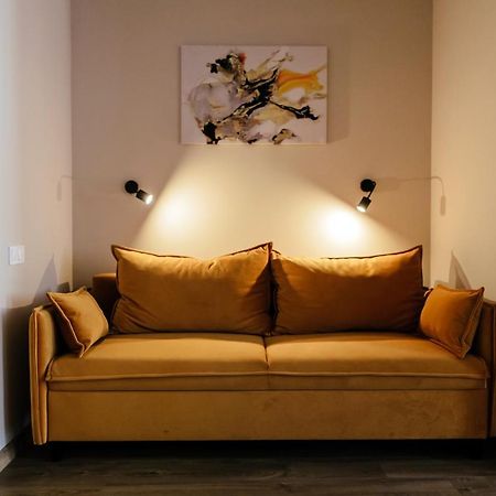 דירות לבוב Lara Apartament 3 מראה חיצוני תמונה