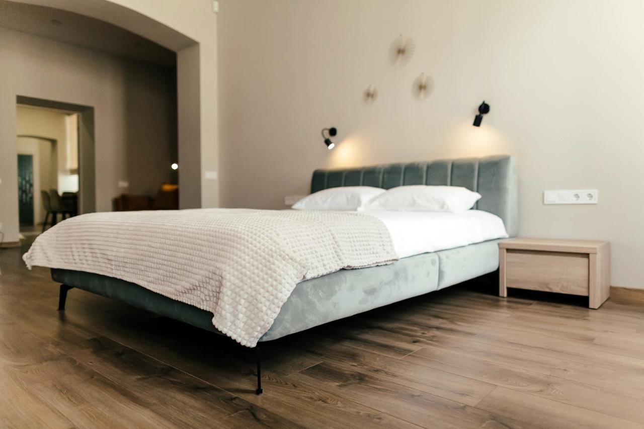 דירות לבוב Lara Apartament 3 מראה חיצוני תמונה